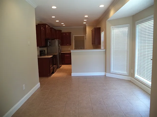 4 bed, 2.5 bath, 2438 sqft, $2,950 — Photo 4