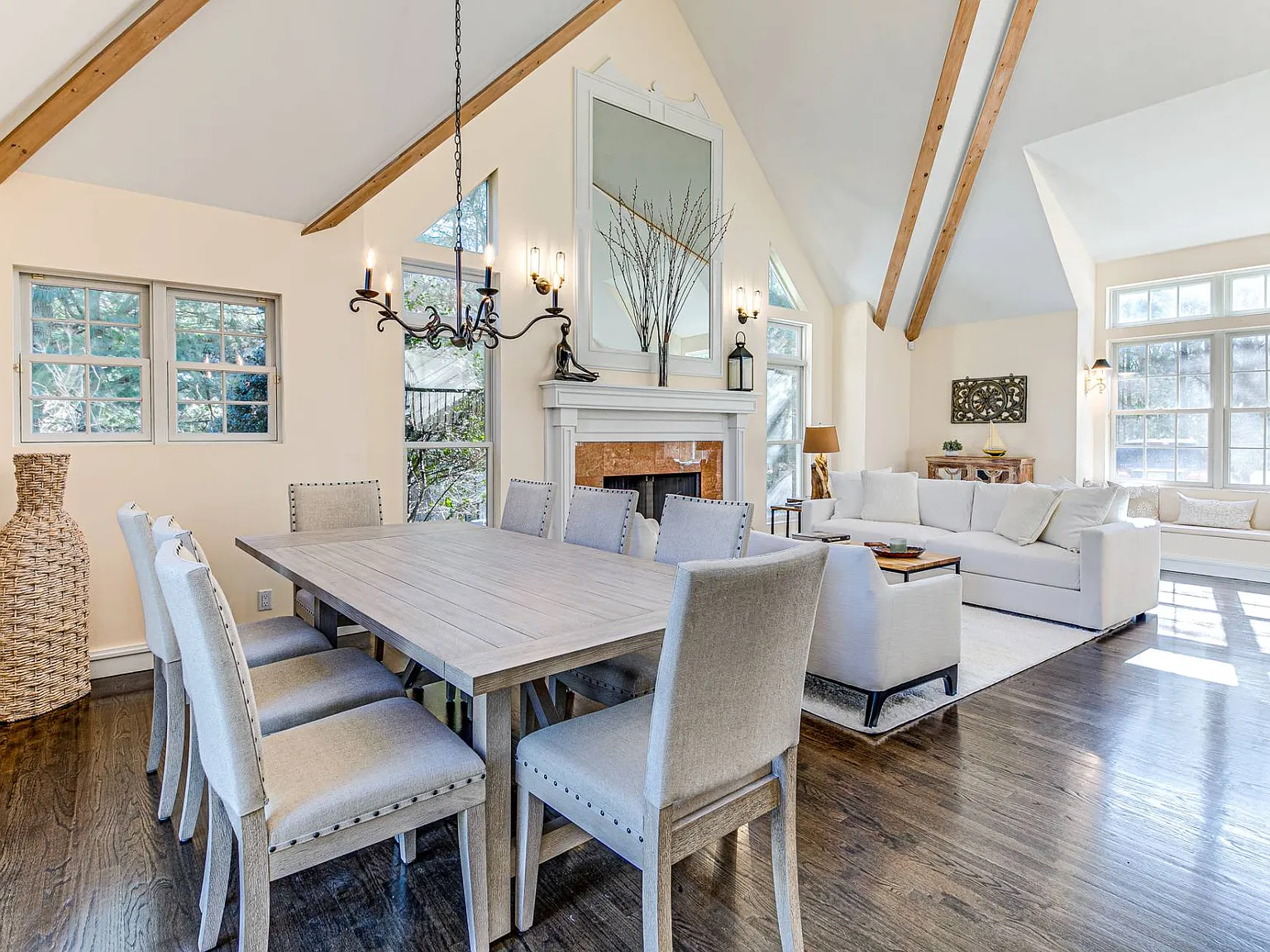 Luxury Wainscott Rental with Pool Near Ocean — Photo 4
