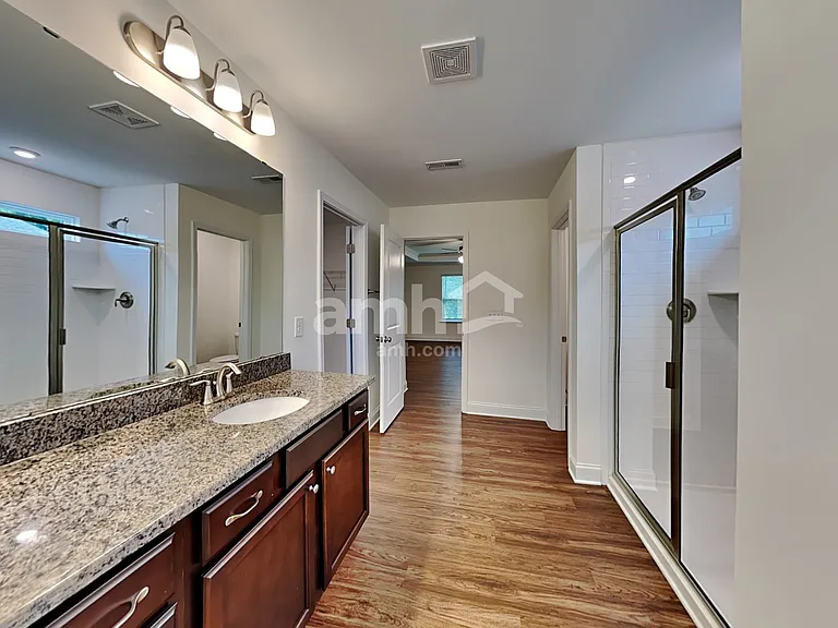 208 Gregory Dr — Photo 11