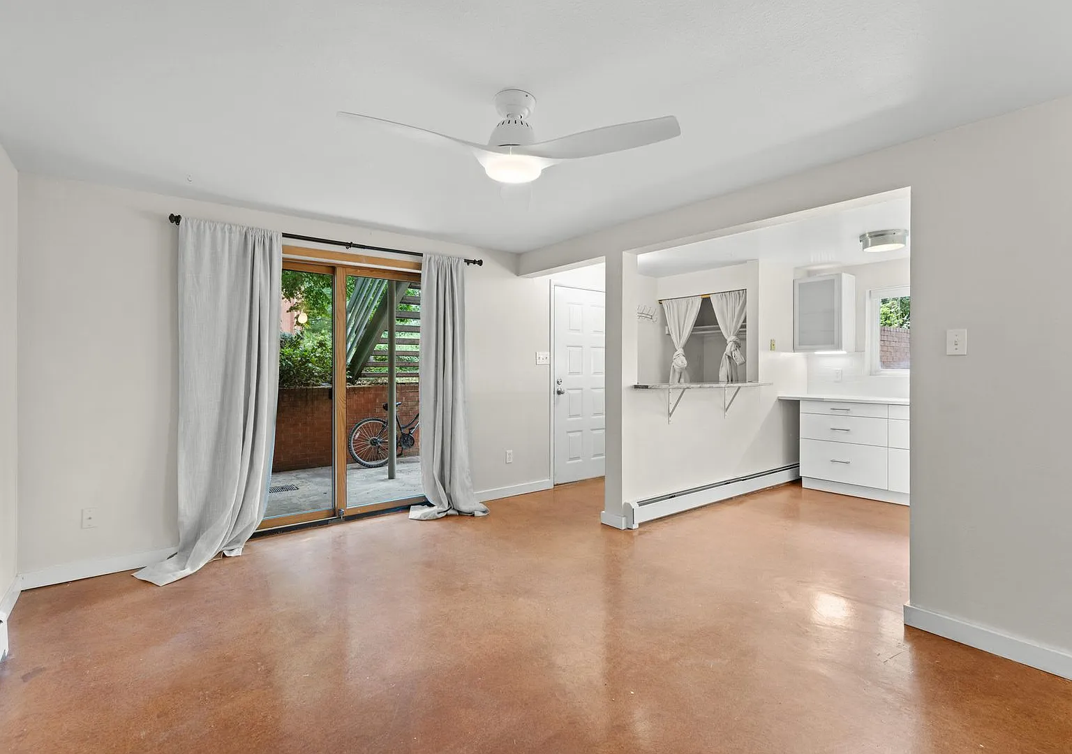 50% Off The 1st Month!! Amazing Location 2 Bed 1 Bath Condo Of West Pearl In Boulder — Photo 3
