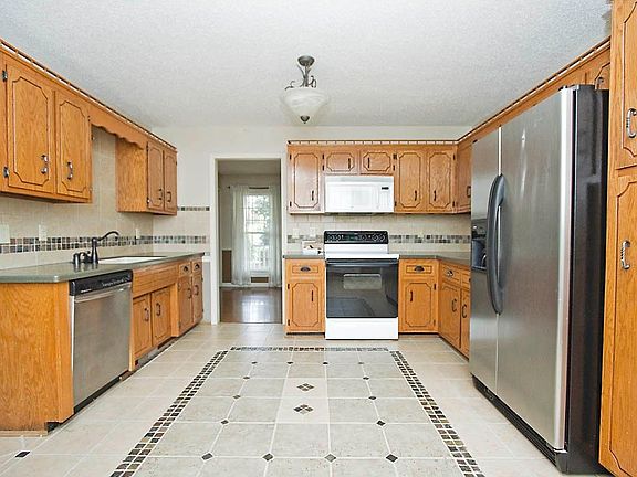 3rd image of 1022 Persimmon Ct
