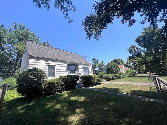 3rd image of 714 Crawford St