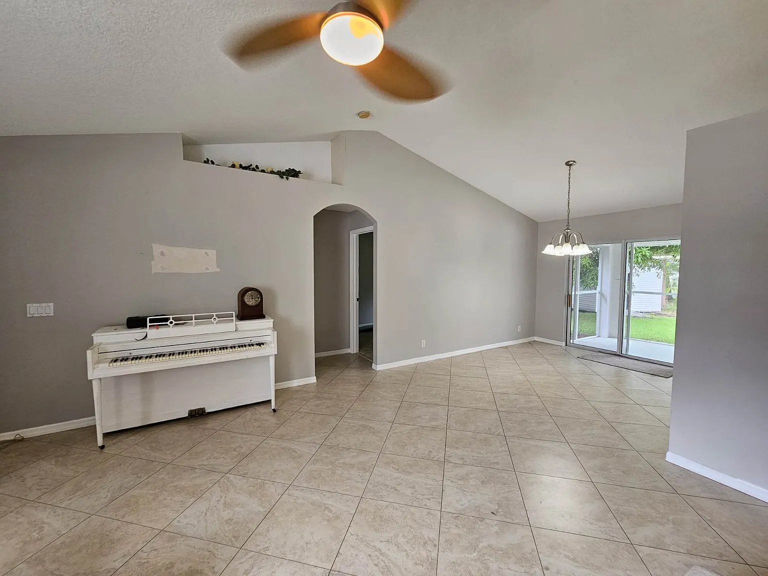 3 bed, 1354 sqft, $2,650 — Photo 4