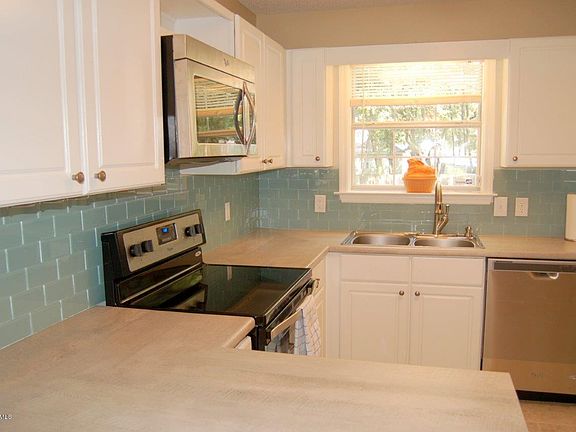 4th image of 10 Le Moyne Drive