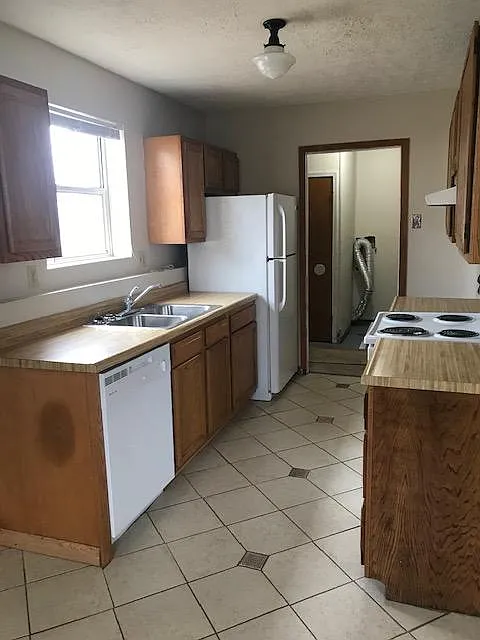 2 bed, $875 — Photo 3
