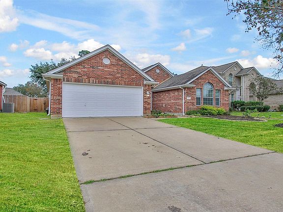 2nd image of 2414 Crescent Hollow Ct