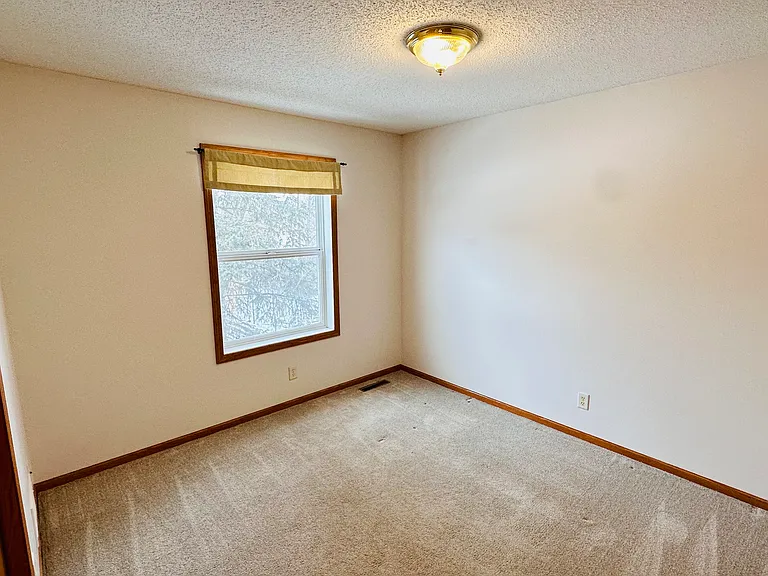 335 Sherwood Ave — Photo 16
