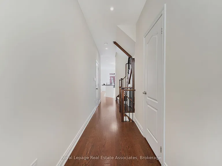 41 Mazarine Ln — Photo 26