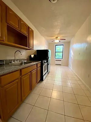 Rented by Candid Listings LLC | media 16