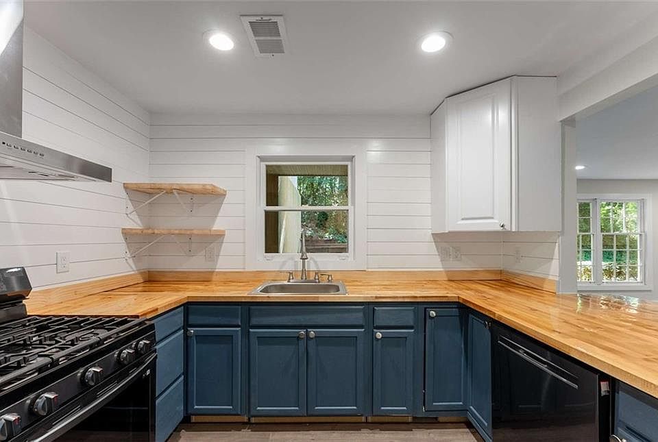 1st image of 2815 Vineyard Way SE