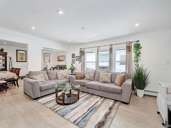 5th image of 125 Hamlet Road