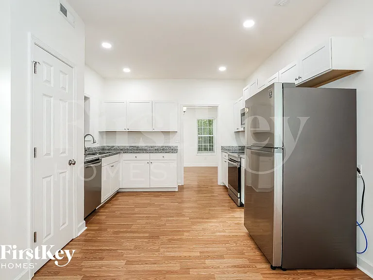 1814 Yarbrough Dr — Photo 7