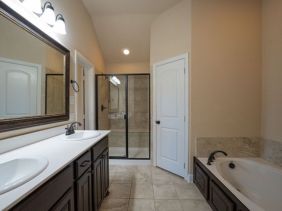 5th image of 312 Hawthorn Dr