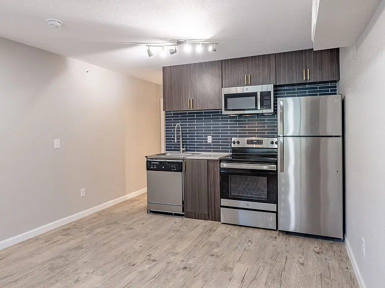 Alma Apartments — Photo 49