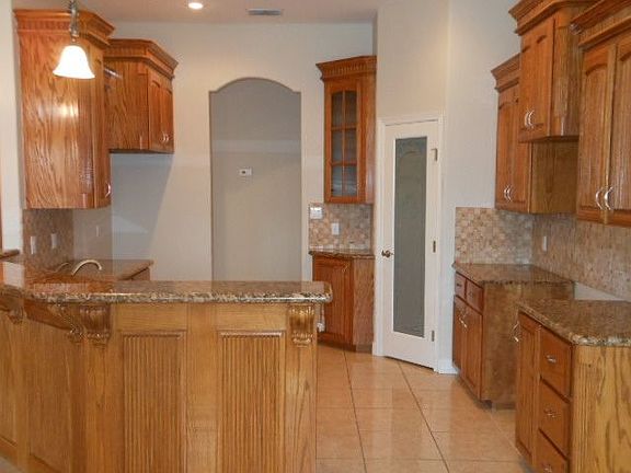 3rd image of 510 Persimmon Ave