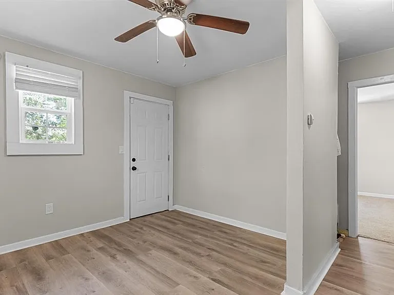 2164 Monroe Ave — Photo 11