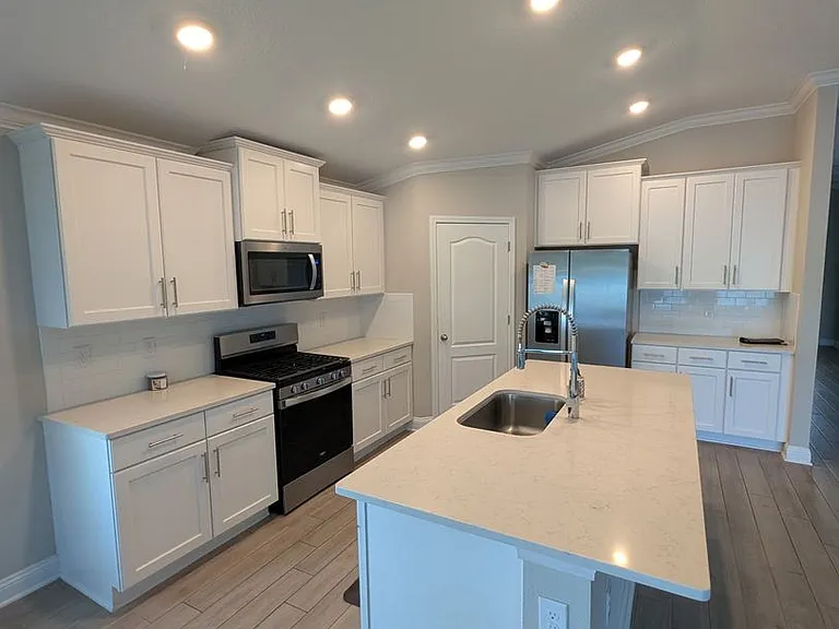 721 Narvarez Ave — Photo 10
