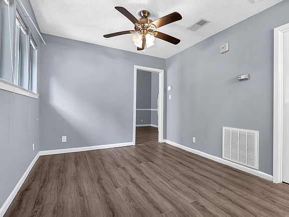 3rd image of 530 Club Walk