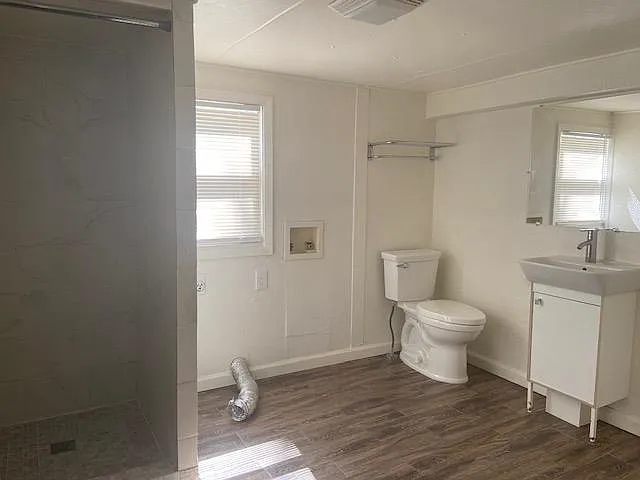 417 S Commerce St #B — Photo 9