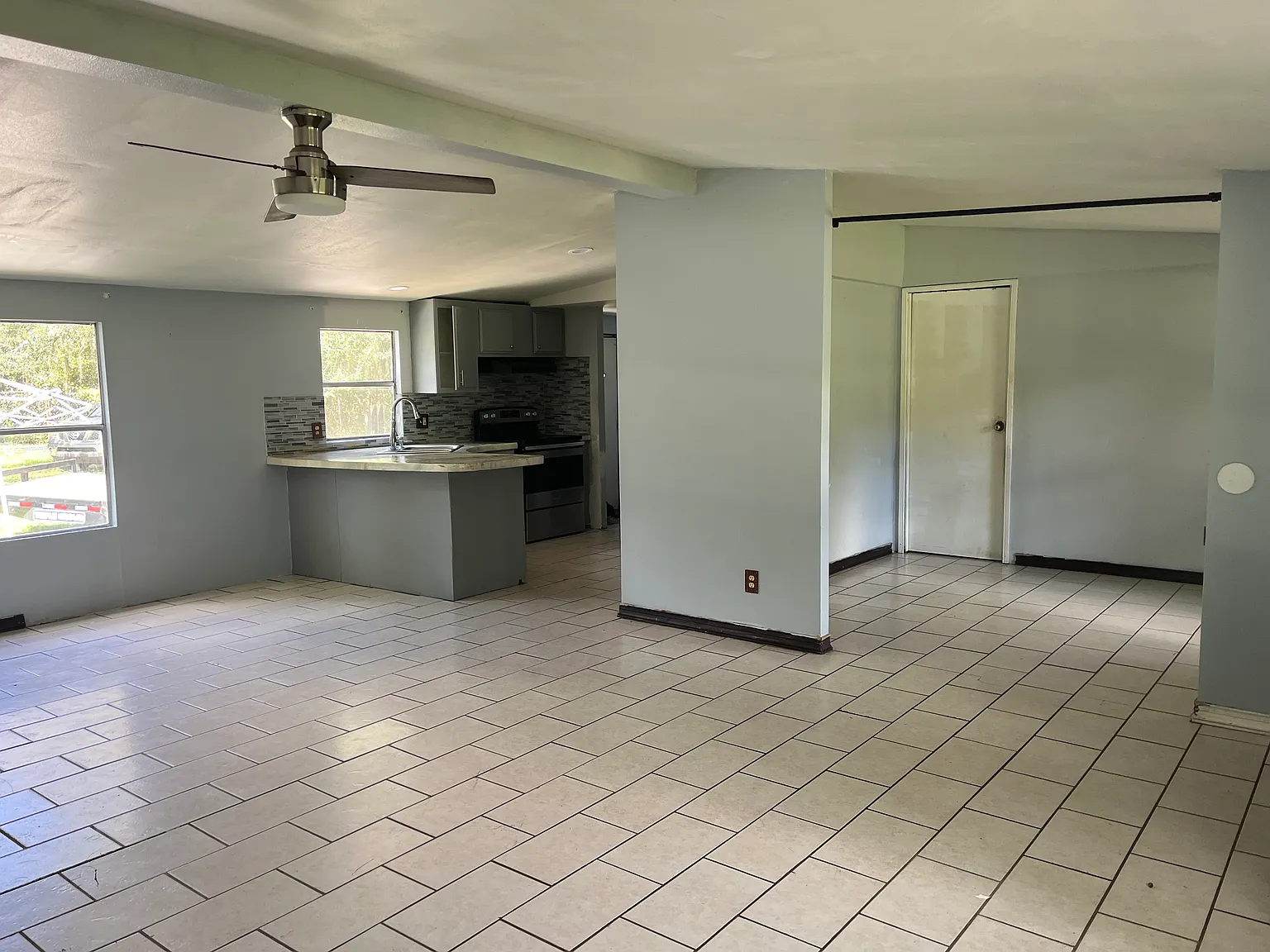 3 bed, 1196 sqft, $1,600 — Photo 4