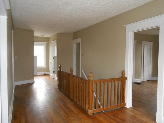 3rd image of 711 Main St APT 2