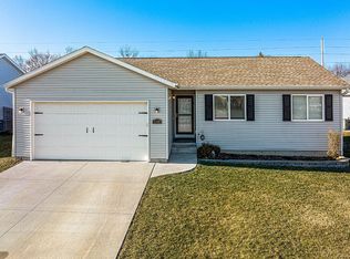 9408 Grand Oaks Dr NE, Cedar Rapids, IA 52402