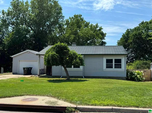 3325 Nebraska St, Sioux City, IA 51104