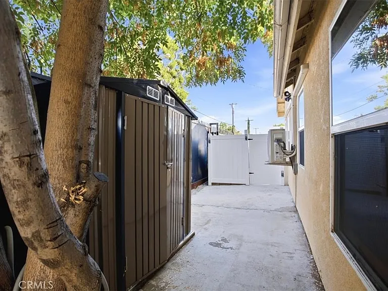 7542 White Oak Ave — Photo 23