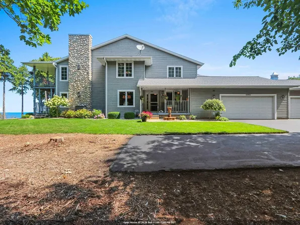 5299 Sunset Bluff Dr, Green Bay, WI 54311