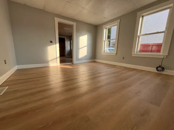 717 Main St #1, Warren, MA 01083