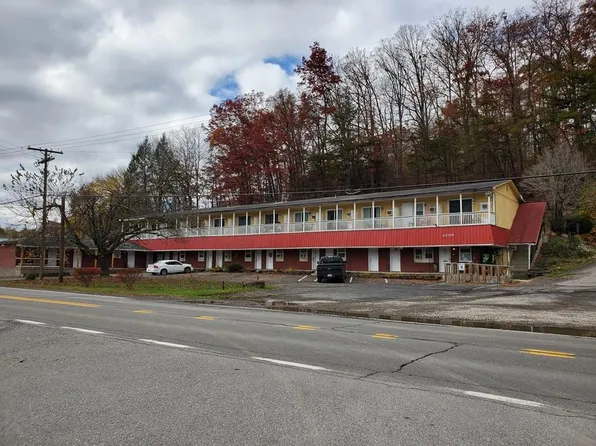 3200 Court St, Fayetteville, WV 25840