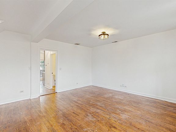 2nd image of 3519 N Ravenswood Ave #2