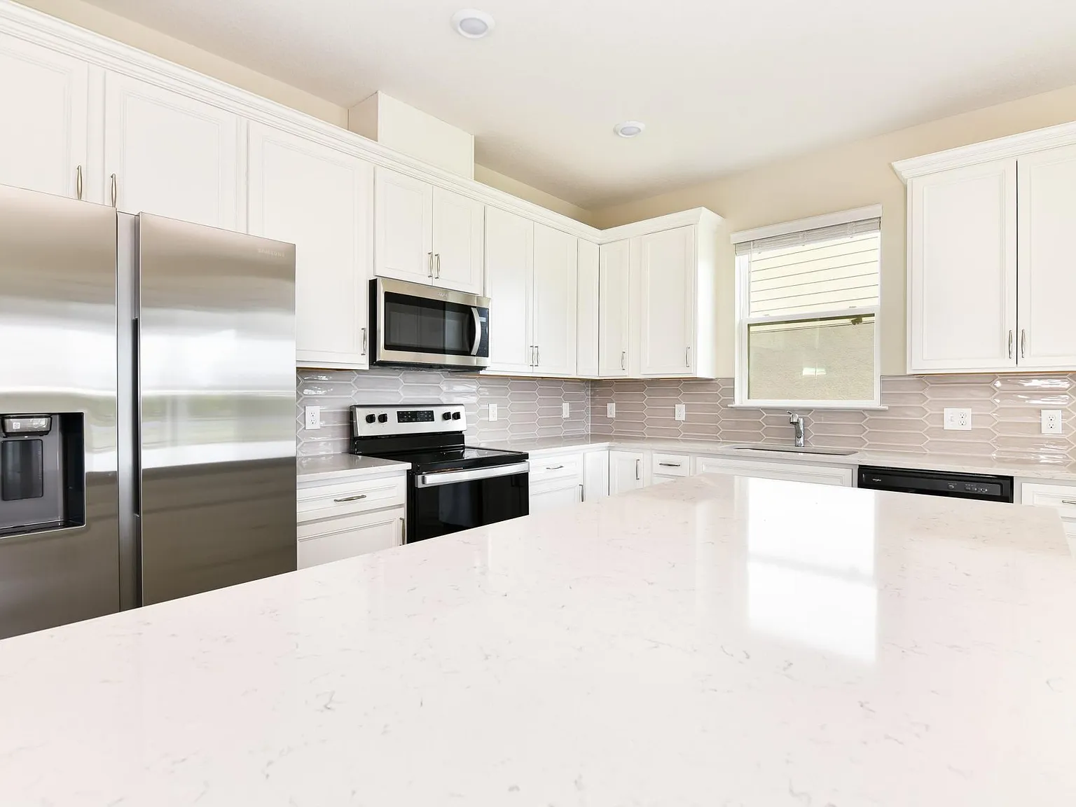 4 bed, 2103 sqft, $2,450 — Photo 2