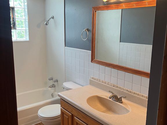 4th image of 100 Vana Dr APT 8