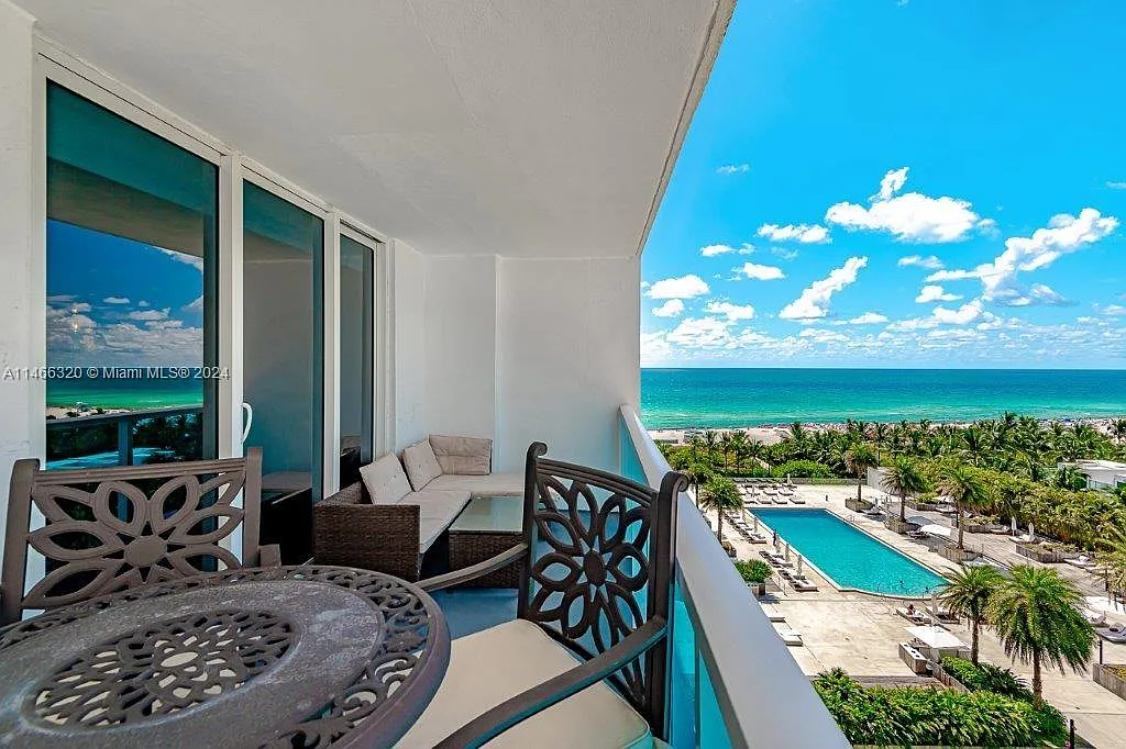 Roney Palace Condo — Photo 3