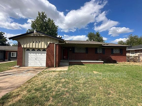 2nd image of 407 W Fairchild Dr