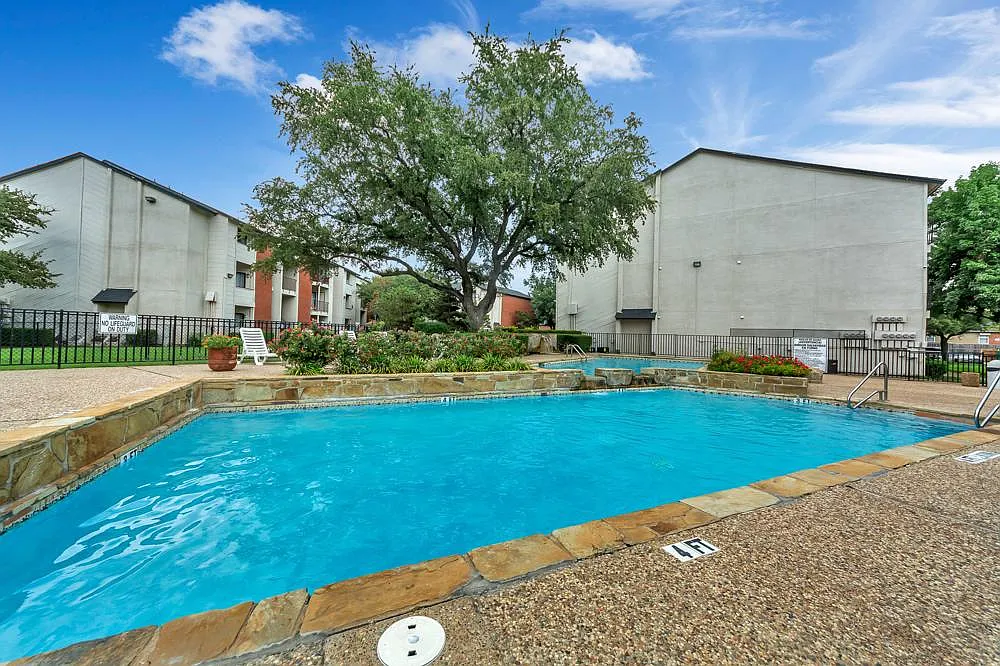 Oak Meadow Apartments — Photo 2