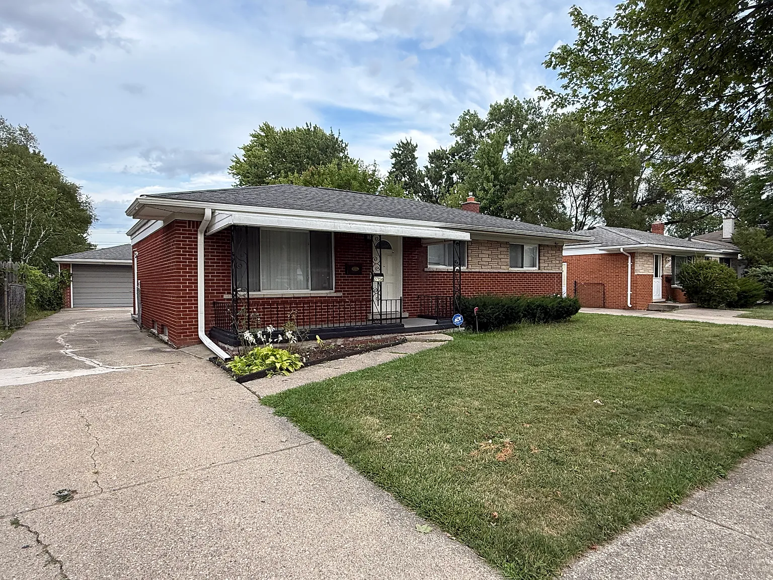 3 bed, 1019 sqft, $1,800 — Photo 2