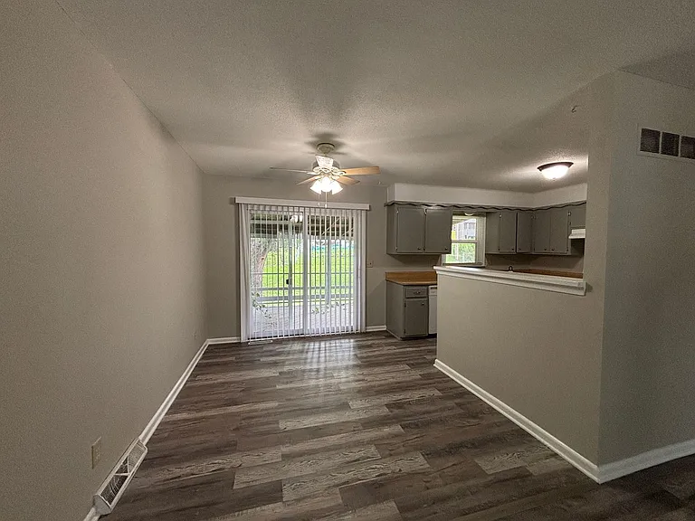 6928 NW 76th Pl — Photo 3