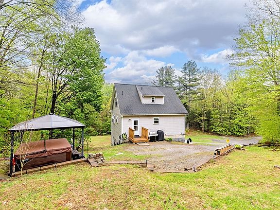 3rd image of 302 Middlefield Rd