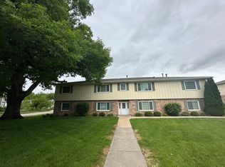 1424 Center Point Rd NE #E, Cedar Rapids, IA 52402