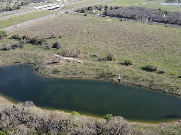 2005 Longhorn Pkwy, Axtell, TX 76624