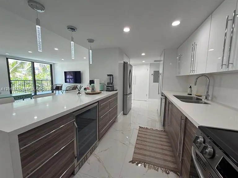 1800 Collins Avenue Cu #3H — Photo 24