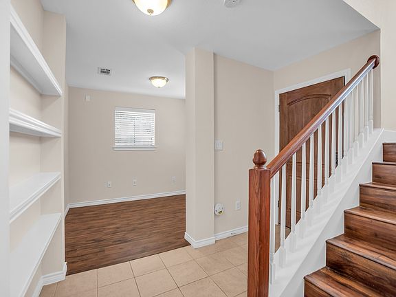 4th image of 2122 Grove Park Ln