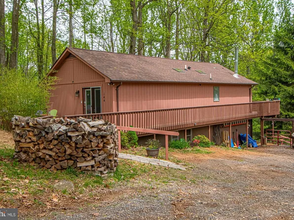 144 Skyway Ln, Chester Gap, VA 22623