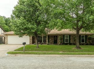 607 Evans Dr, Euless, TX 76040