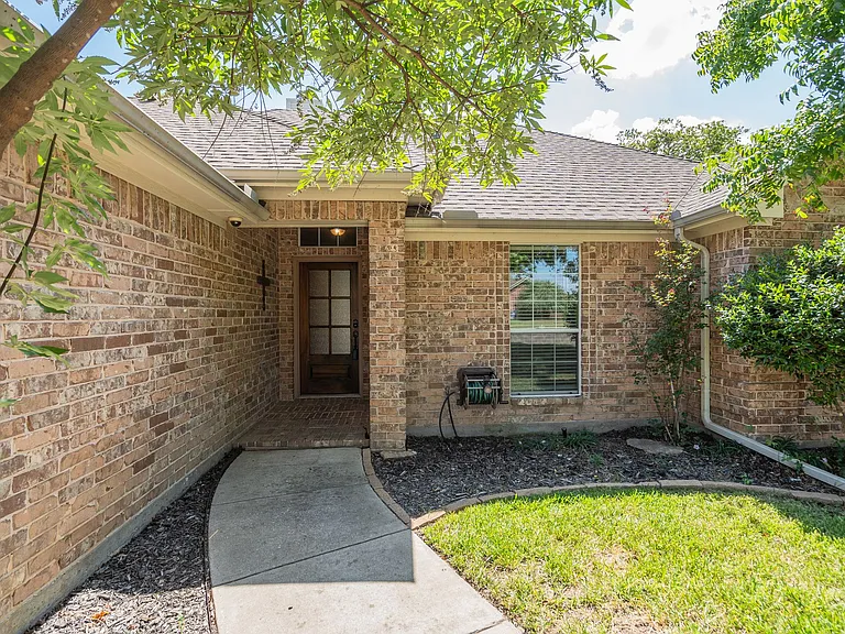 1001 Porter Pl — Photo 3