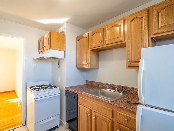 4th image of 2018 Delaware Ave APT 6
