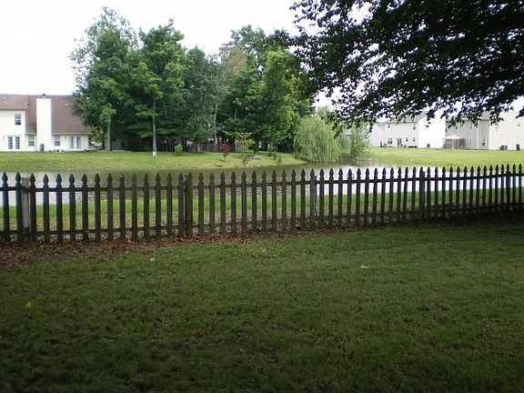 3rd image of 1809 N Mutz Dr