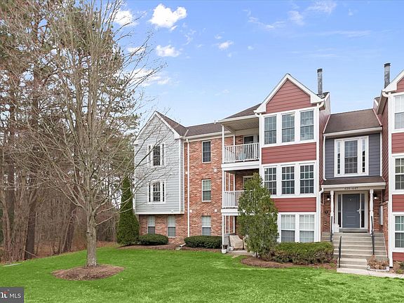 2nd image of 641 Deering Rd #2J